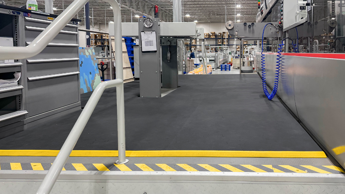 Best Industrial Anti-Fatigue Mats (2026): 6 Compared
