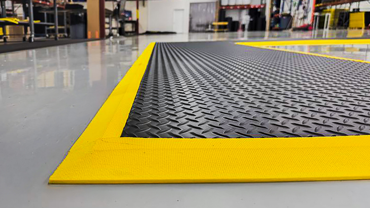 NitriTuf Diamond Series, Yellow Border, 2' Wide