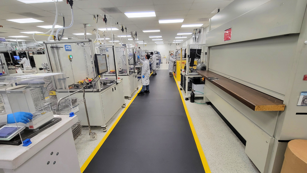 100-Cleanroom Series, Yellow Border, 3' Wide