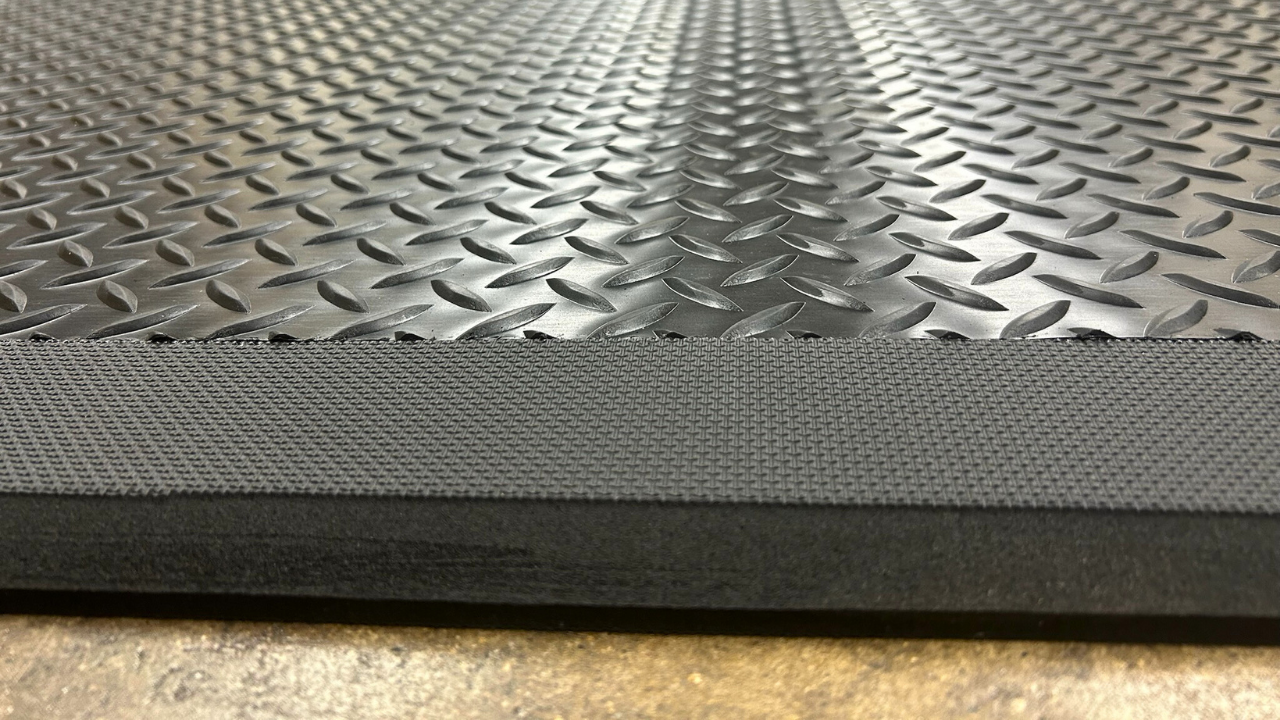 NitriTuf Diamond Series, Plain Border, 2’ Wide