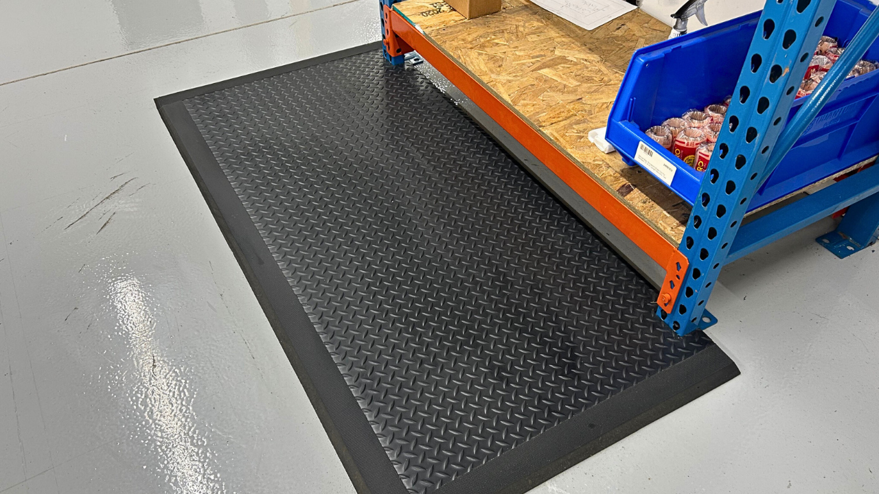NitriTuf Diamond Series, Plain Border, 3' Wide, w/ Grip-R