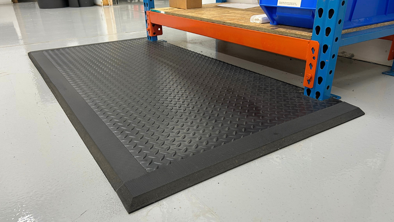 NitriTuf Diamond Series, Plain Border, 3' Wide, w/ Grip-R