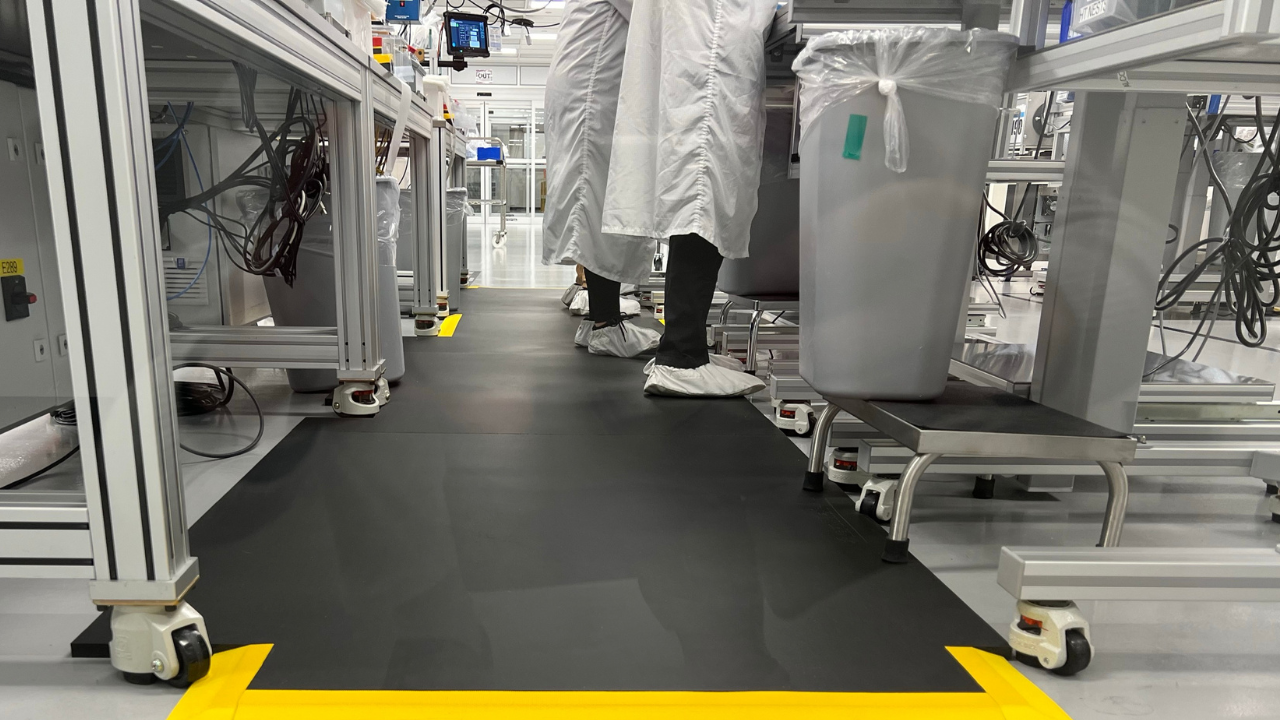 100-Cleanroom Series Custom Anti-Fatigue Mat | AcroMat