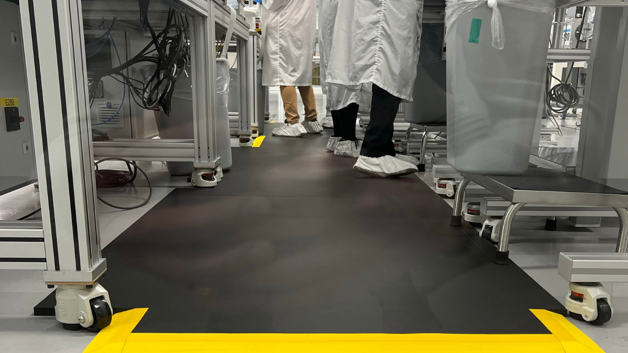100-Cleanroom Series, Yellow Border, 4' Wide