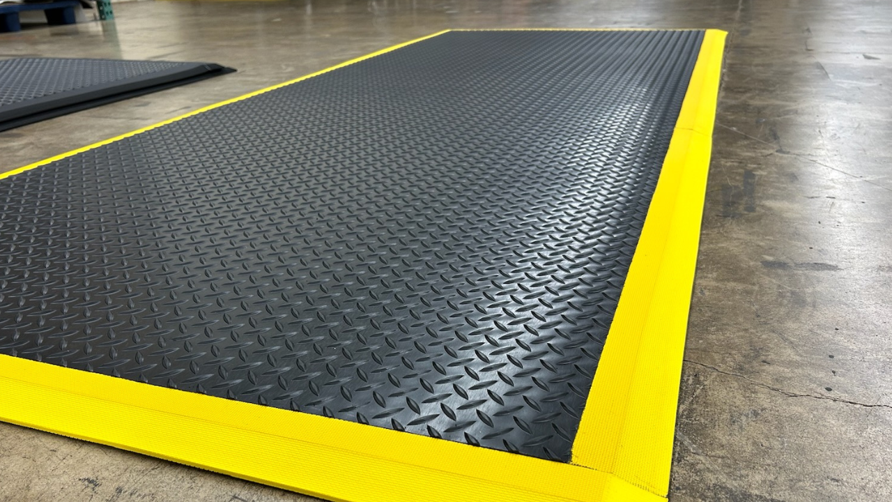 NitriTuf Diamond Series, Yellow Border, 4’ Wide | AcroMat