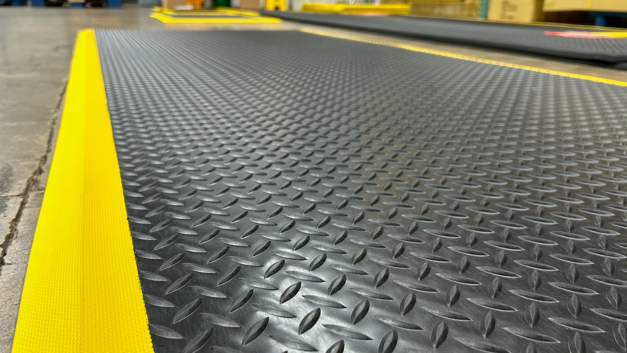 NitriTuf Diamond Series, Yellow Border, 4’ Wide | AcroMat